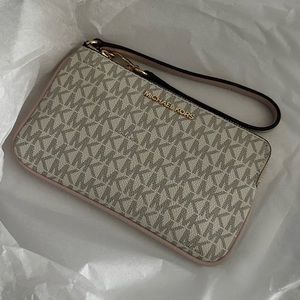 MICHAEL KORS NWT JETSET WRISTLET
